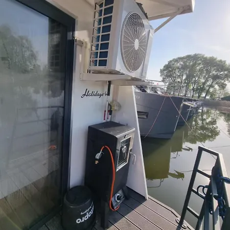Ботель Hauseboot Holiday 40 Гуркло