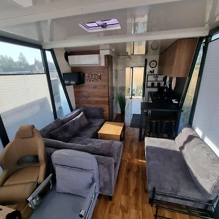 Ботель Hauseboot Holiday 40 Гуркло