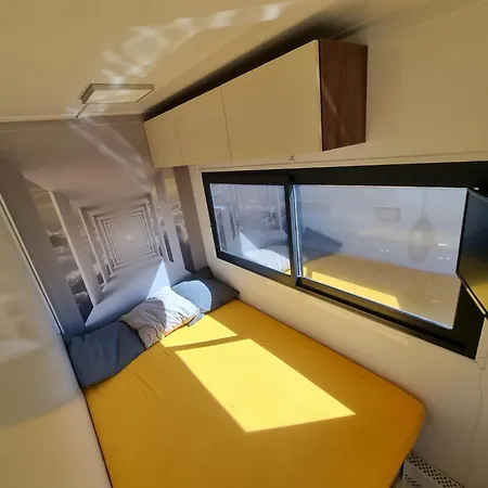 Ботель Hauseboot Holiday 40 Гуркло